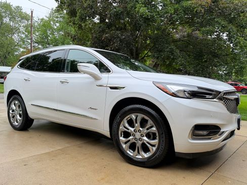 Used 2020 Buick Enclave Avenir w/ Avenir Technology Package AWD/4WD image 2