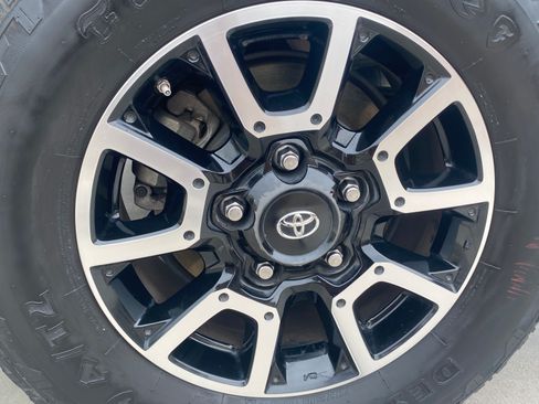 Used 2017 Toyota Tundra SR5 w/ TRD Off Road Package image 9