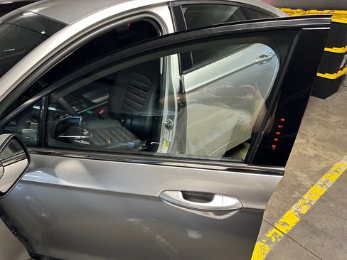Used 2018 Ford Fusion SE FWD image 30