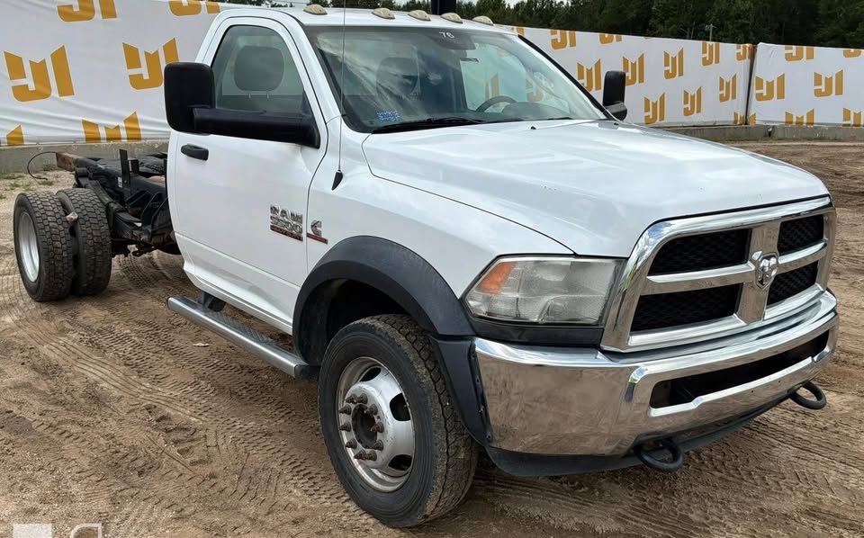 Used 2015 RAM 5500 Tradesman w/ Chrome Appearance Group RWD image 2
