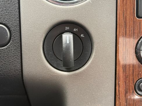 Used 2004 Ford F150 Lariat image 18