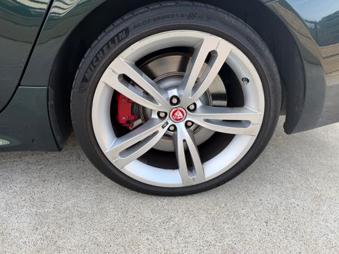 Used 2014 Jaguar XJ R image 11