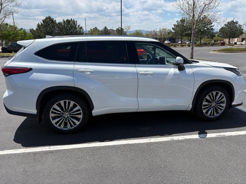 Used 2020 Toyota Highlander Platinum AWD/4WD image 1