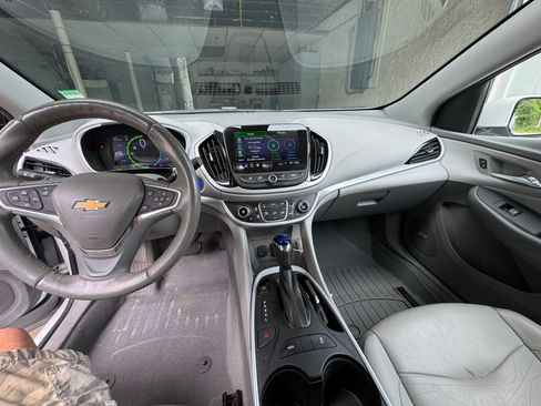 Used 2019 Chevrolet Volt LT w/ Power Convenience Package FWD image 9