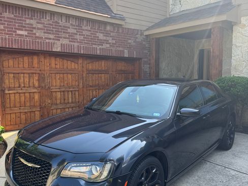 Used 2019 Chrysler 300 S image 19