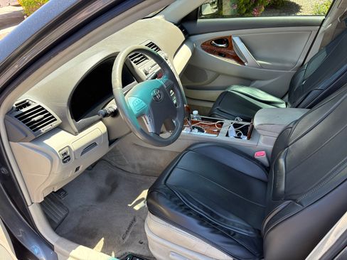 Used 2010 Toyota Camry XLE FWD image 5