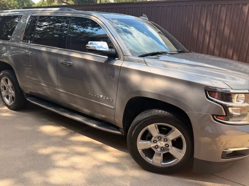 Used 2018 Chevrolet Suburban Premier AWD/4WD image 1