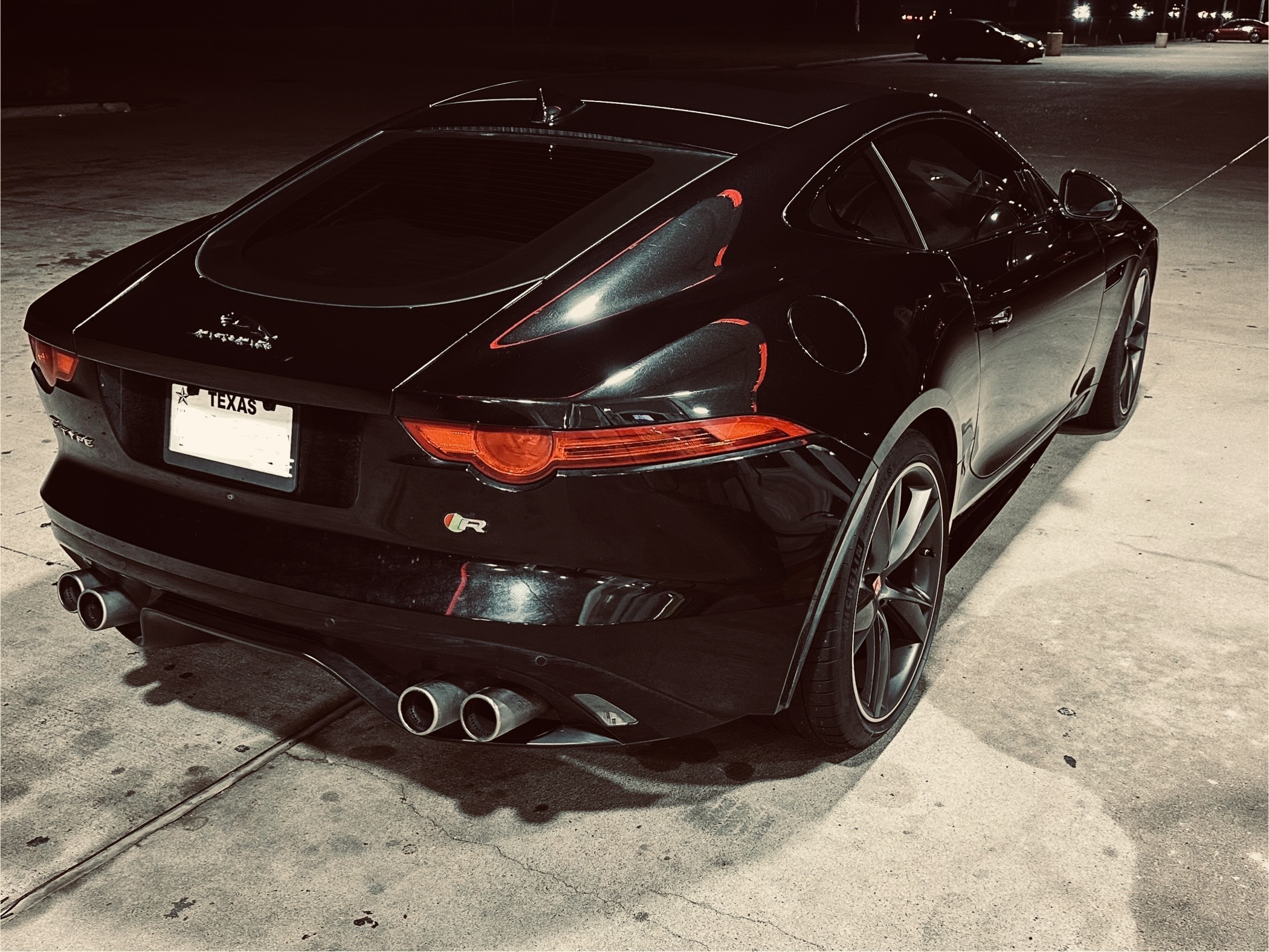 Used 2015 Jaguar F-TYPE R RWD image 2