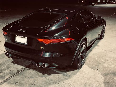 Used 2015 Jaguar F-TYPE R image 2