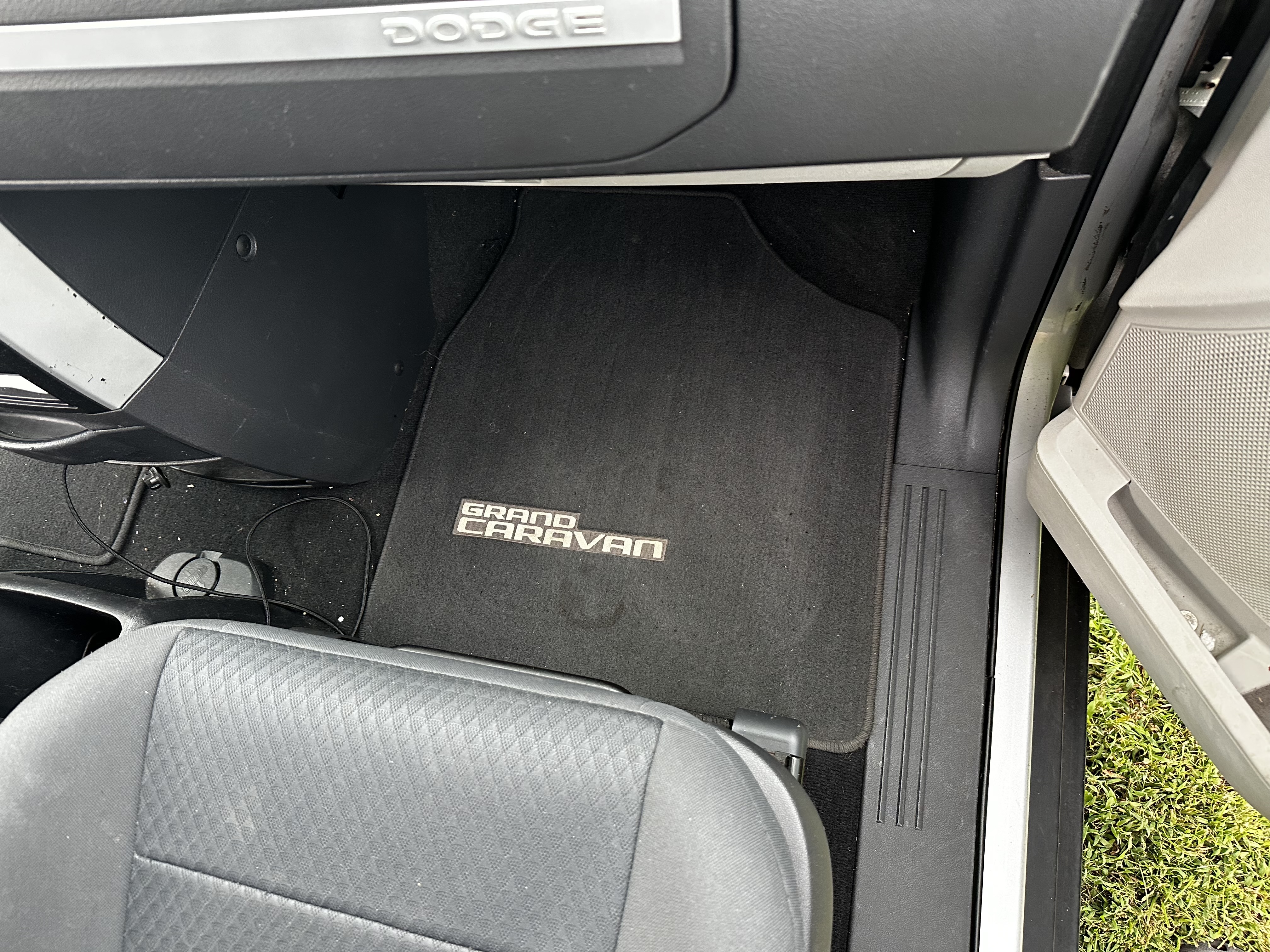 Used 2010 Dodge Grand Caravan SE FWD image 17