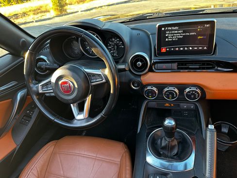 Used 2018 FIAT 124 Spider Lusso image 8