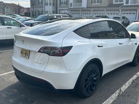 Used 2022 Tesla Model Y Long Range image 5