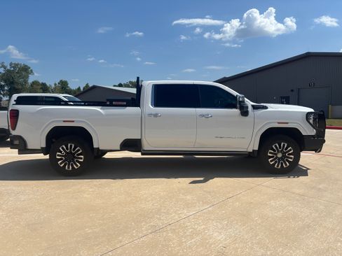 Used 2026 GMC Sierra 3500 Denali Ultimate AWD/4WD image 2