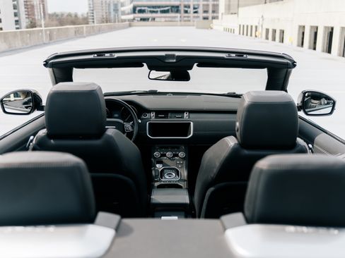 Used 2018 Land Rover Range Rover Evoque SE Dynamic image 4