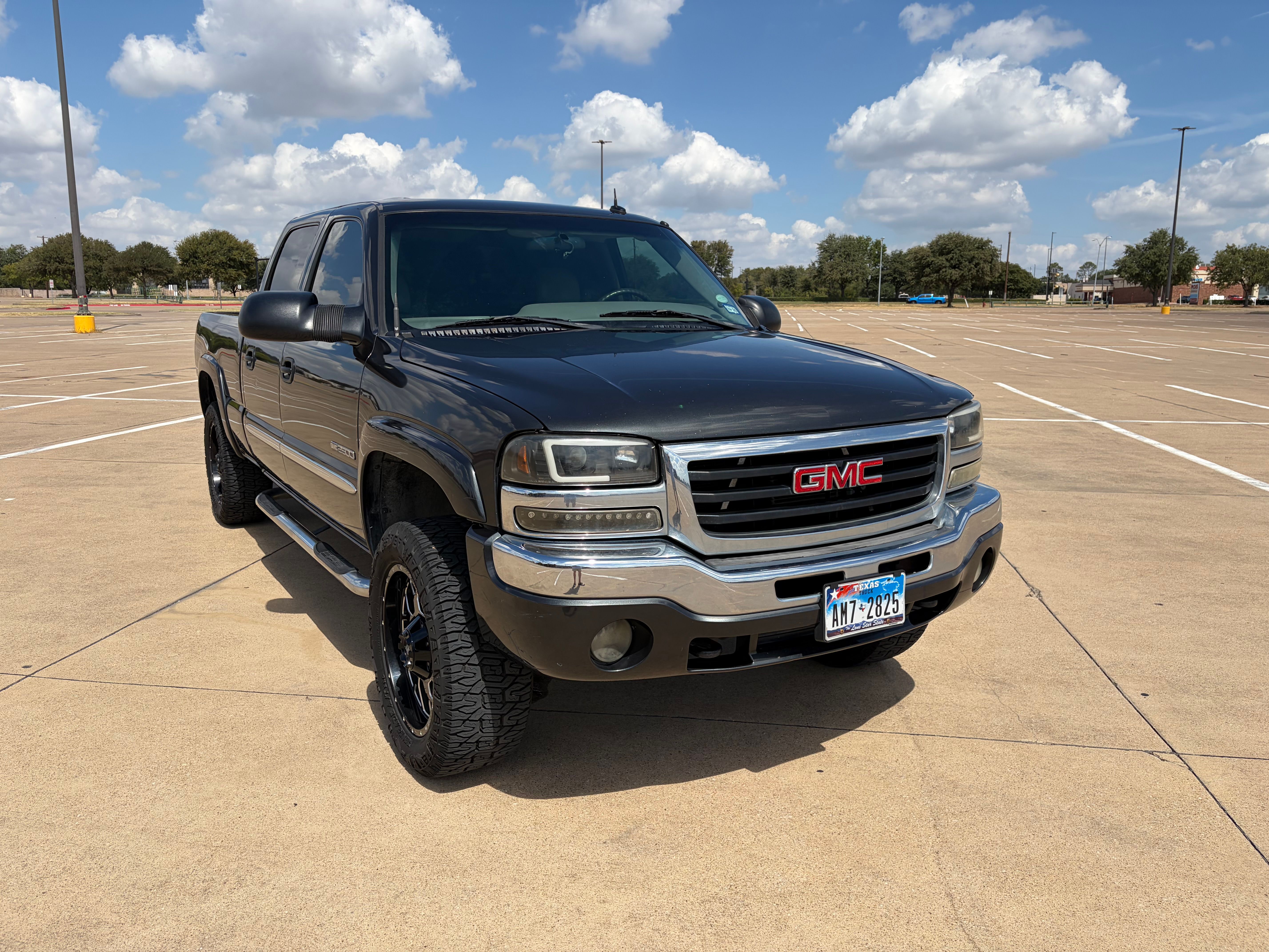 Used 2004 GMC Sierra 2500 SLT RWD image 2