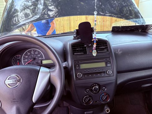 Used 2017 Nissan Versa S FWD image 9