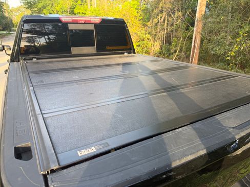 Used 2022 Chevrolet Silverado 2500 LTZ w/ LTZ Plus Package image 9