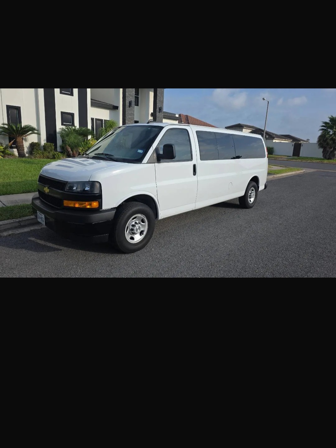 Used 2024 Chevrolet Express 3500 LS RWD image 1