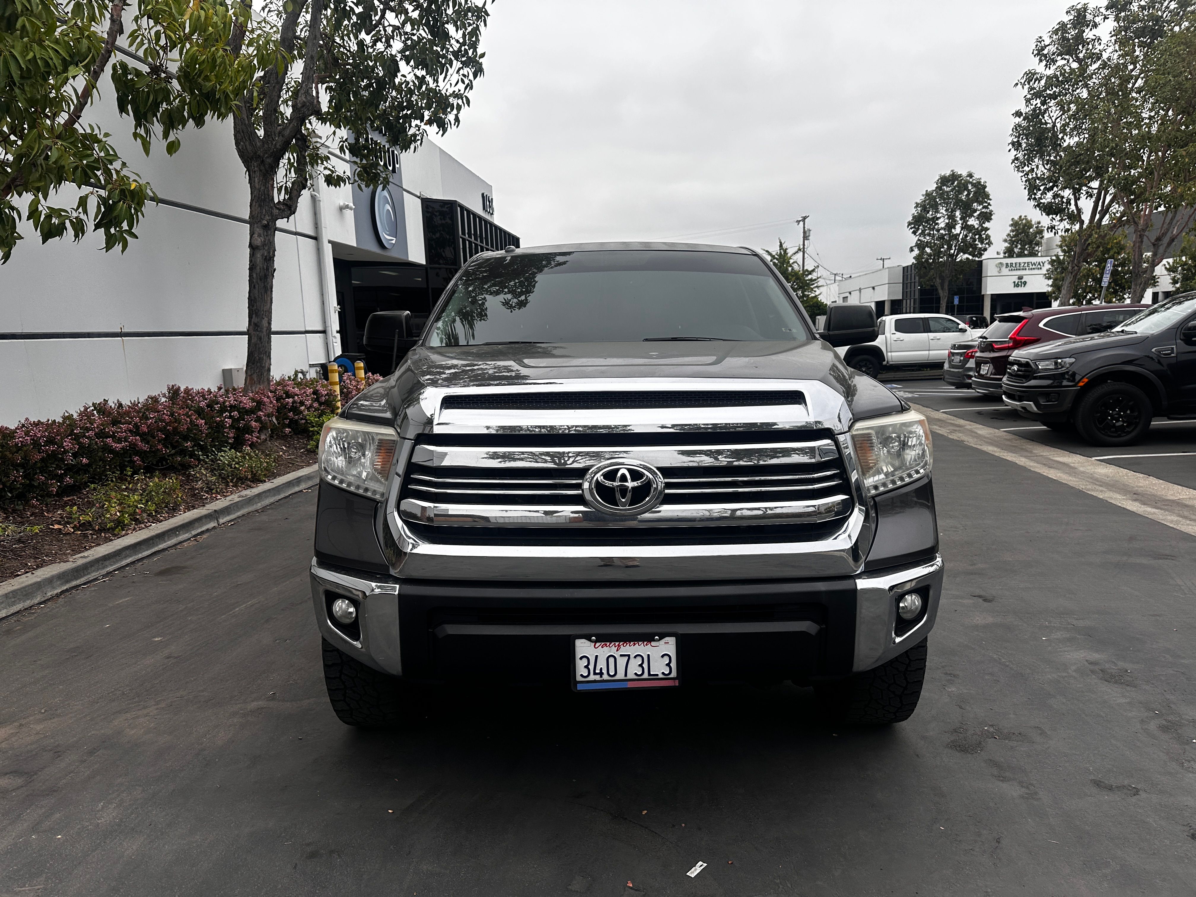 Used 2016 Toyota Tundra SR5 w/ SR5 Upgrade Package AWD/4WD image 5