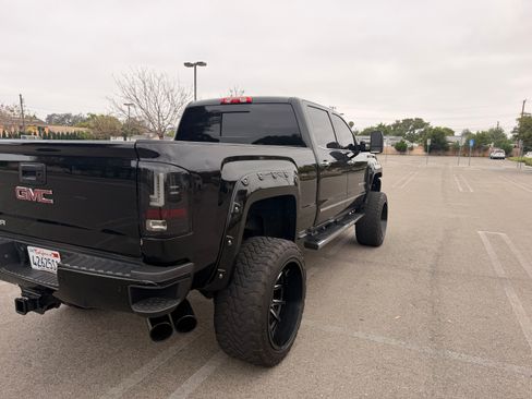 Used 2015 GMC Sierra 2500 Denali w/ Duramax Plus Package AWD/4WD image 4