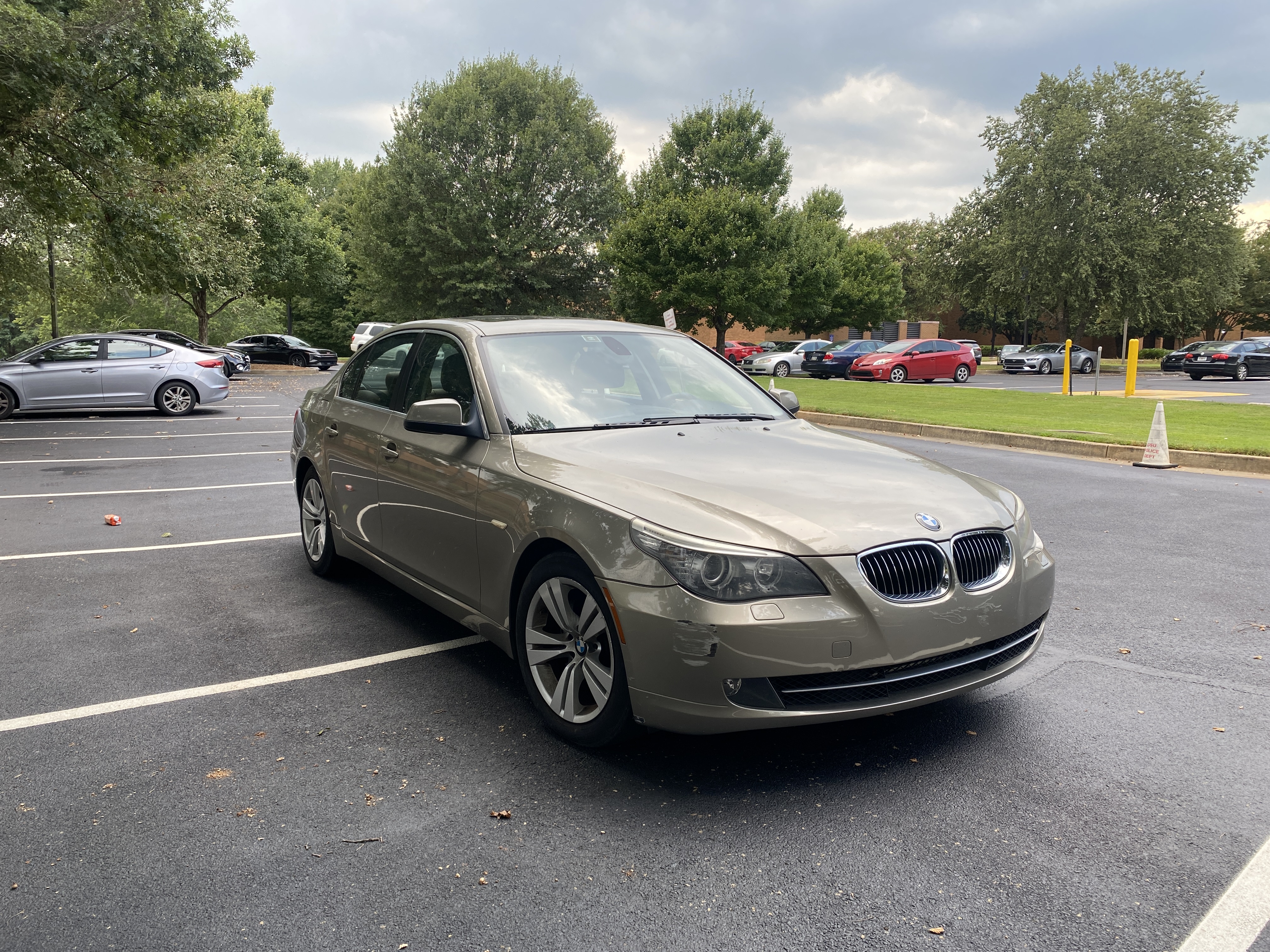 Used 2010 BMW 528i Sedan RWD image 1
