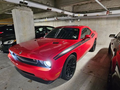 Used 2010 Dodge Challenger R/T image 11