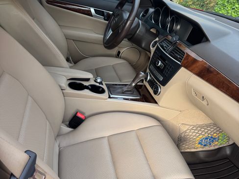 Used 2014 Mercedes-Benz C 250 Sedan image 11