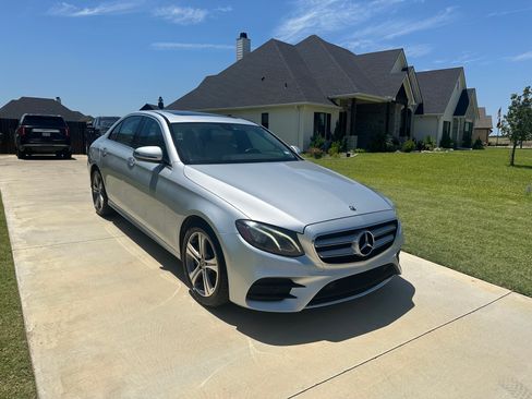 Used 2017 Mercedes-Benz E 300 image 2