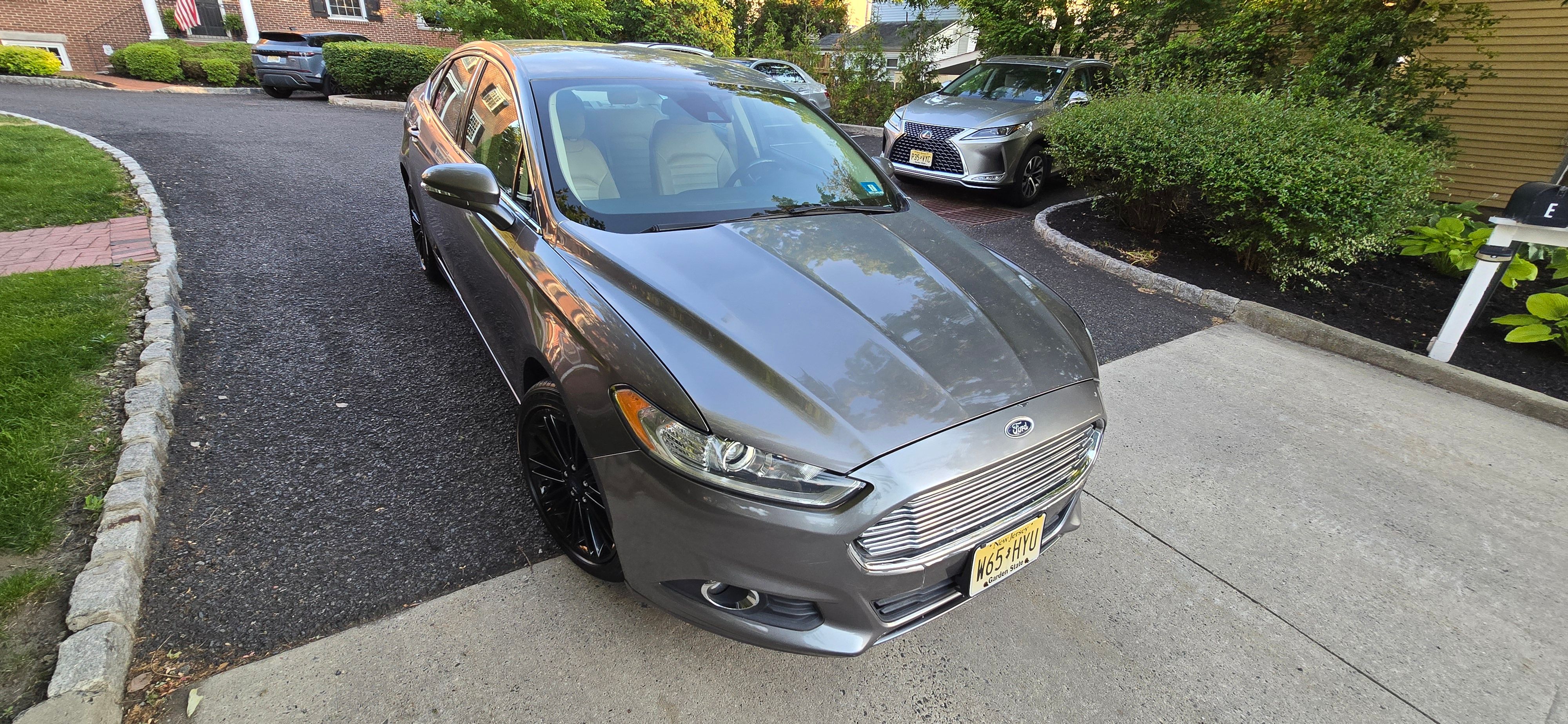 Used 2014 Ford Fusion SE w/ Equipment Group 202A FWD image 2
