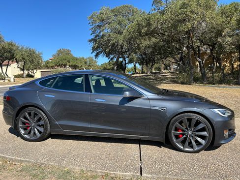 Used 2016 Tesla Model S P90D image 2