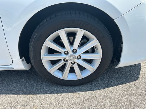 Used 2012 Toyota Camry XLE FWD image 16