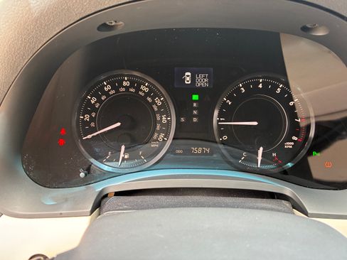 Used 2010 Lexus IS 350C RWD image 8