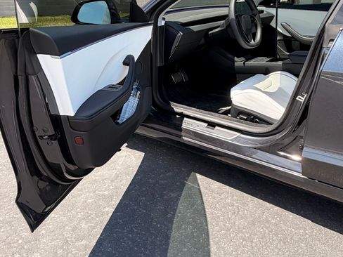 Used 2024 Tesla Model 3 Performance AWD/4WD image 15
