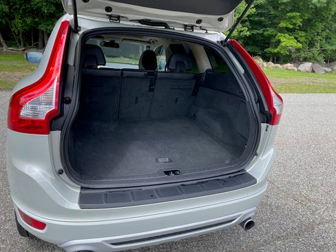 Used 2011 Volvo XC60 3.2 R-Design w/ Climate Pkg AWD/4WD image 12