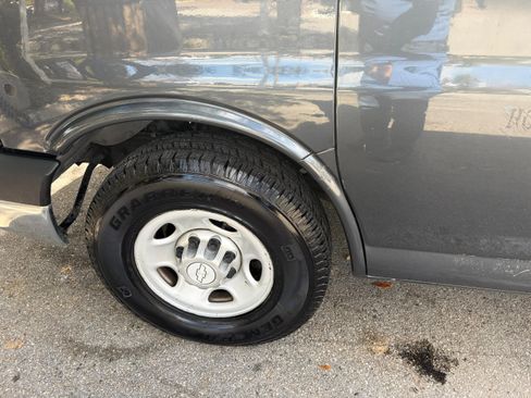 Used 2016 Chevrolet Express 2500 Extended image 11