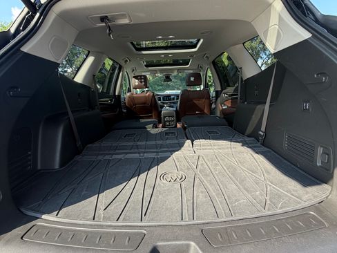 Used 2018 Buick Enclave Avenir w/ Avenir Technology Package AWD/4WD image 26