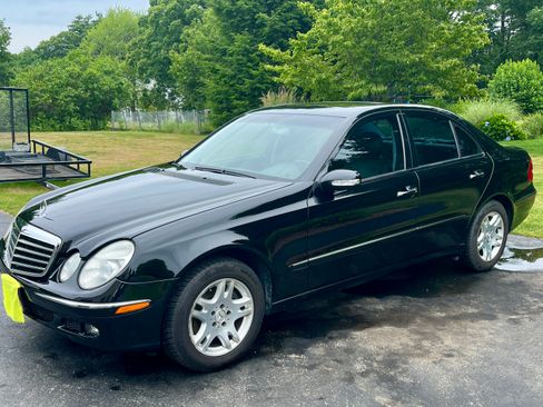 Used 2005 Mercedes-Benz E 320 4MATIC Sedan image 1