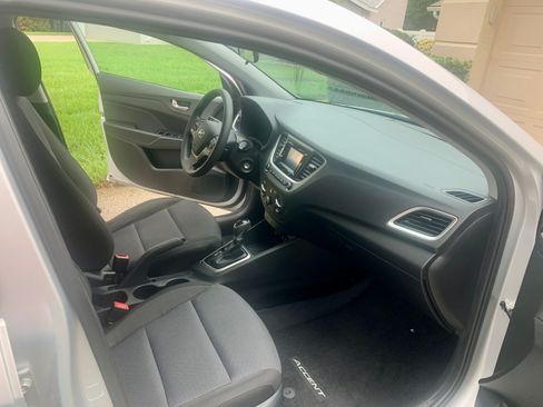 Used 2022 Hyundai Accent SE FWD image 4