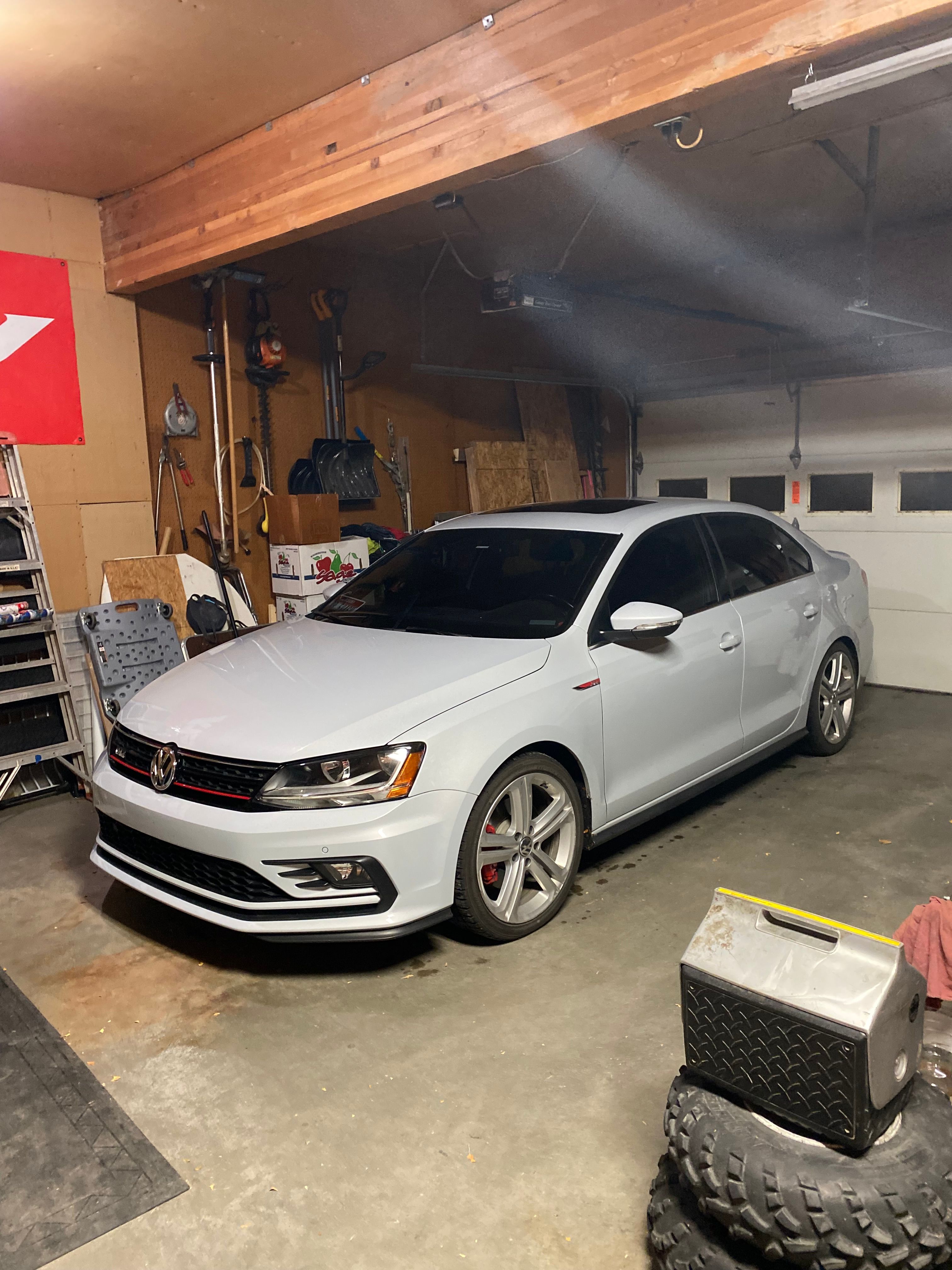 Used 2017 Volkswagen Jetta GLI FWD image 10