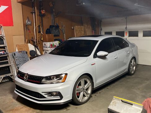 Used 2017 Volkswagen Jetta GLI FWD image 11