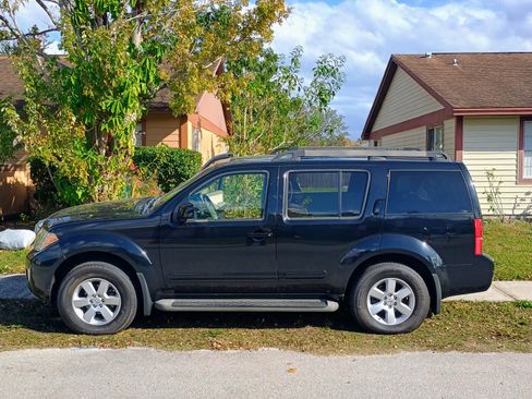 Used 2011 Nissan Pathfinder SV image 14