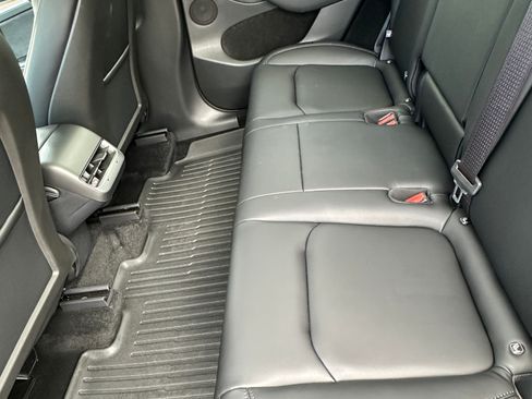 Used 2025 Tesla Model Y Long Range RWD image 6