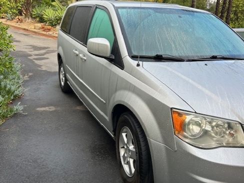 Used 2012 Dodge Grand Caravan SXT image 4