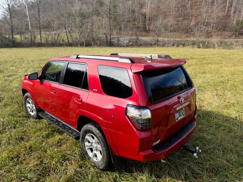Used 2022 Toyota 4Runner SR5 image 8