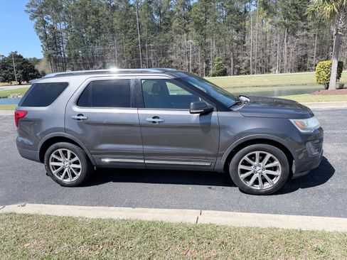Used 2016 Ford Explorer Limited image 2