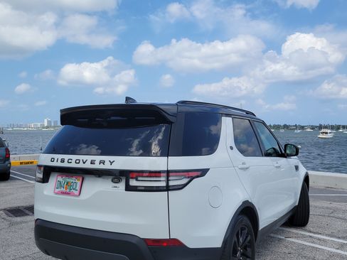 Used 2019 Land Rover Discovery SE image 15