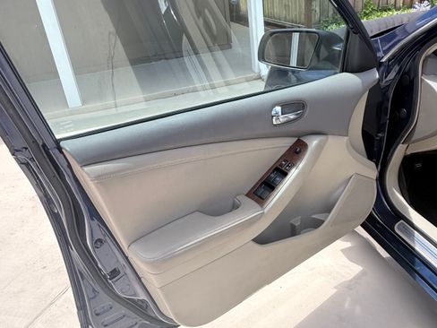 Used 2009 Nissan Altima Hybrid Sedan w/ Connection Pkg FWD image 9