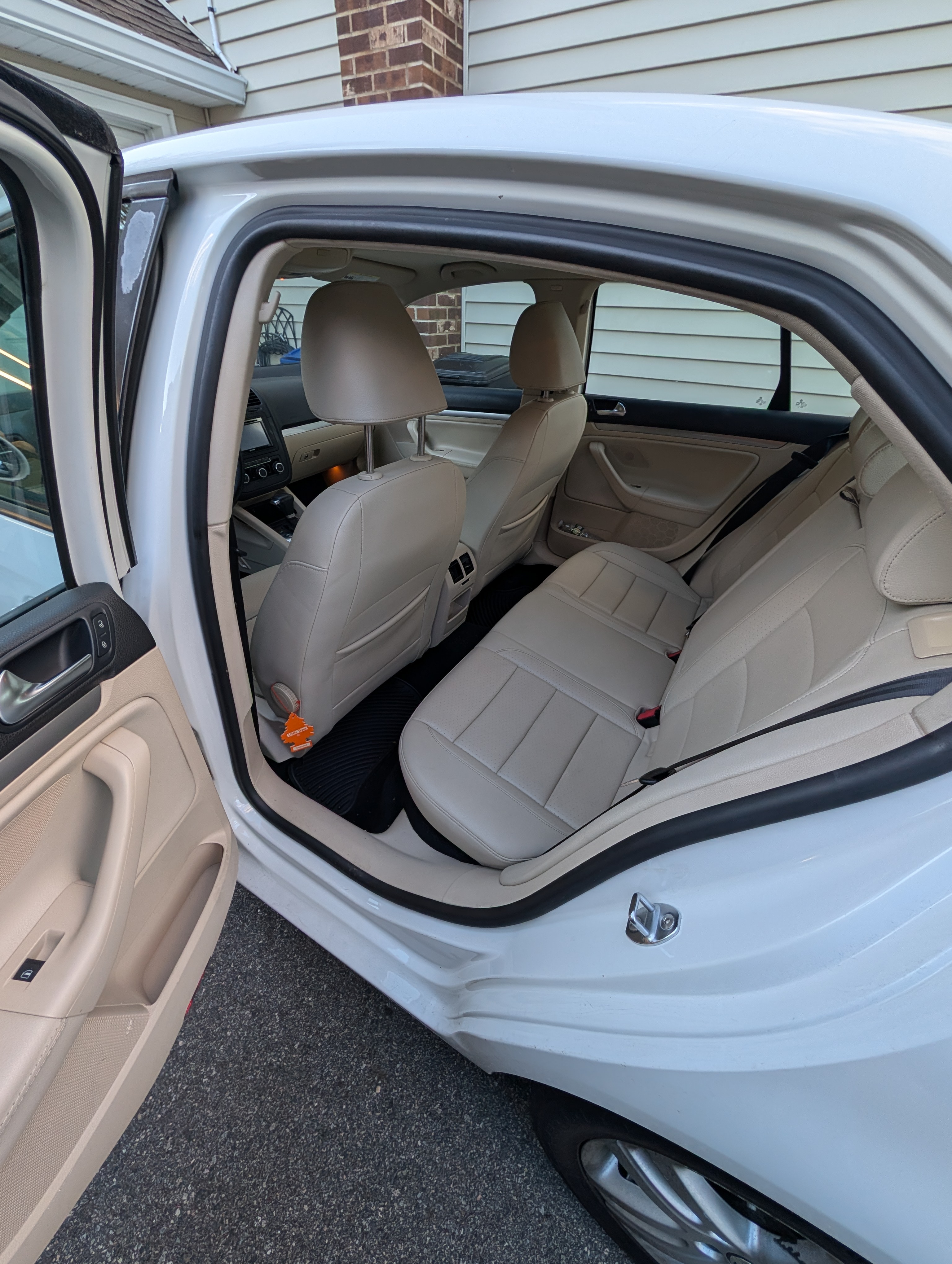 Used 2010 Volkswagen Jetta Limited Edition FWD image 8