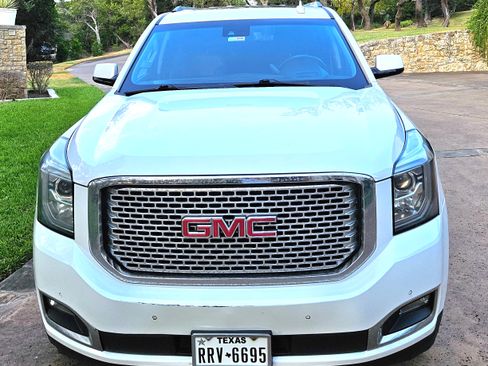 Used 2016 GMC Yukon XL Denali w/ Open Road Package AWD/4WD image 12