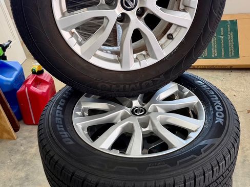 Used 2017 Nissan Rogue SV image 19